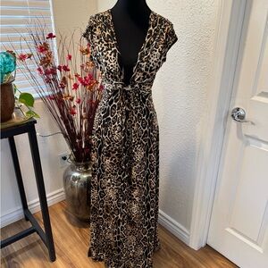 Elegant Leopard Print Maxi Dress